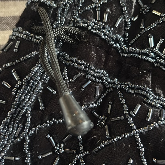 Sweet Vintage Beaded Drawstring Purse! - Picture 9 of 9